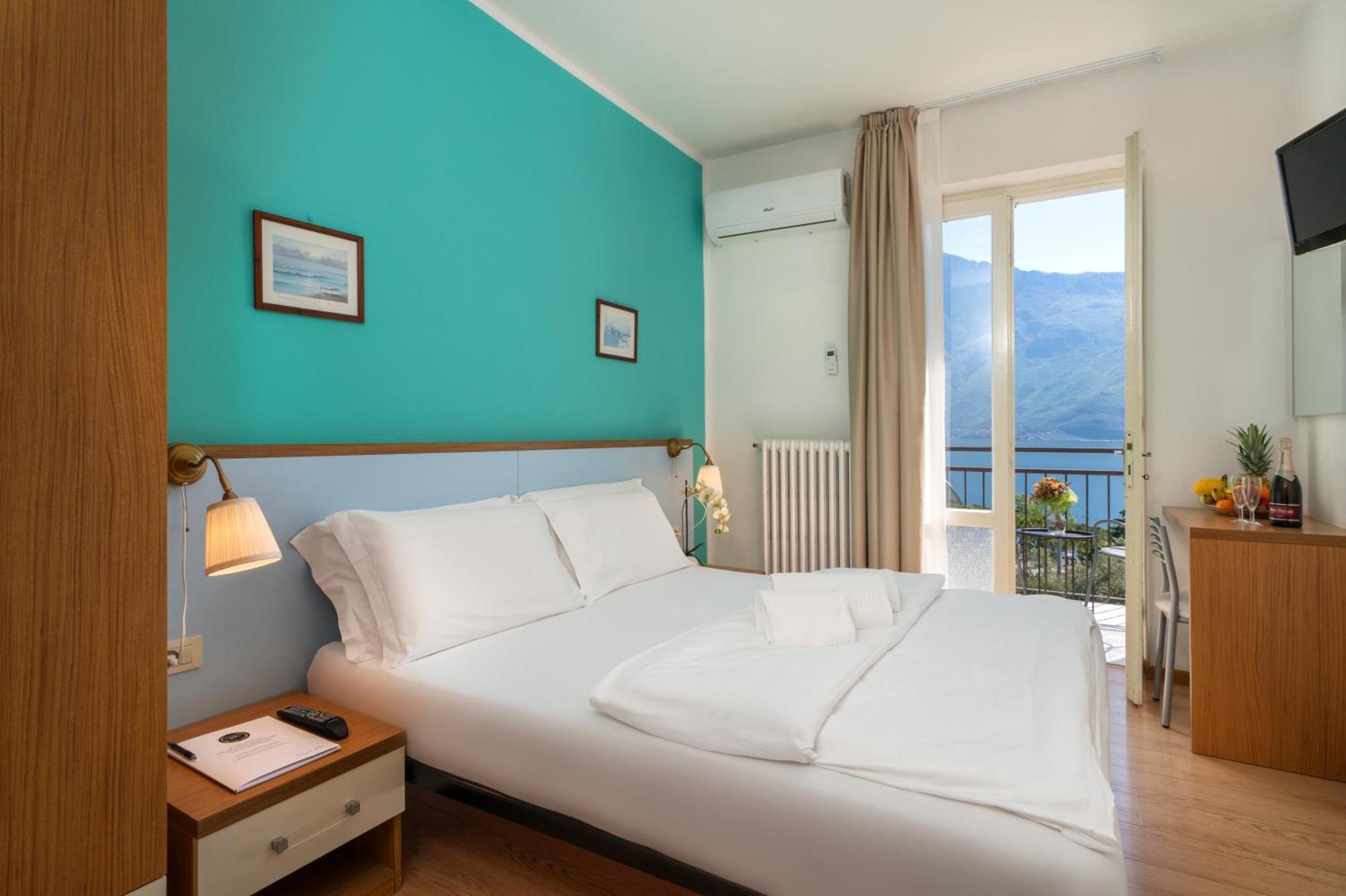 Doppelzimmer mit Balkon und Seeblick